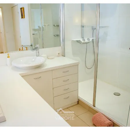 Апартаменти Les Gregoriennes T2 Climatise Centre-terrasse-parking-wifi