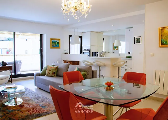 Les Gregoriennes T2 Climatise Centre-terrasse-parking-wifi Διαμέρισμα Ιέρ