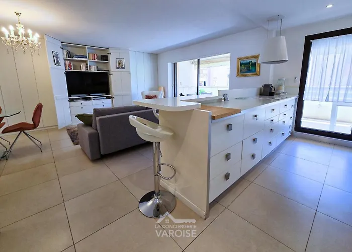 Les Gregoriennes T2 Climatise Centre-terrasse-parking-wifi Apartamento Hyères