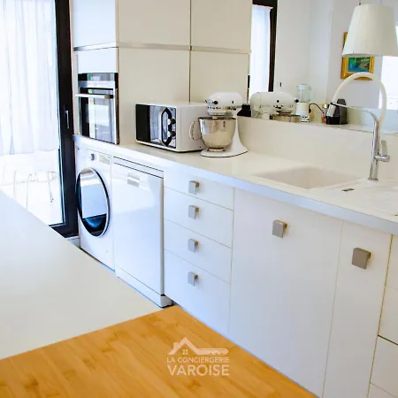 Appartement Les Gregoriennes T2 Centre-terrasse-parking-wifi Hyères